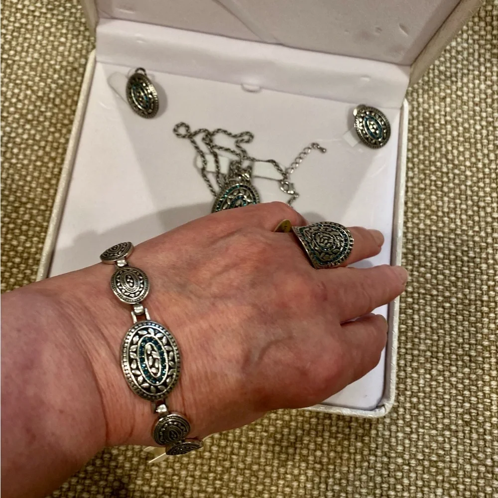 Abella Silver Necklace Elegant Jewelry set ( necklace, ring ,earrings, bracelet) - Picture 12 of 17